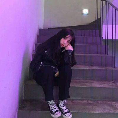 简单干净的头像女 9