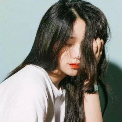 失恋心痛的网名女生