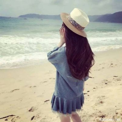 海边坐着背影头像女