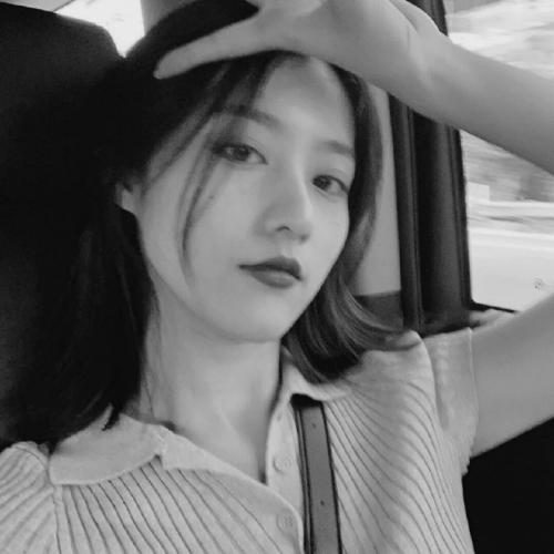 头像女图片伤感黑白真人 7