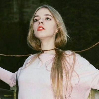 女生头像脸上带有图案 9