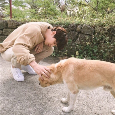 男生抱狗狗头像 3
