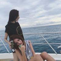 侧脸头像女生阳光海边 2