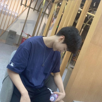文艺而清冷的头像男