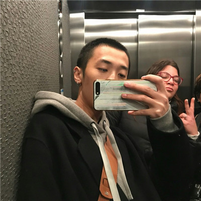 男士自拍头像的姿势大全 3