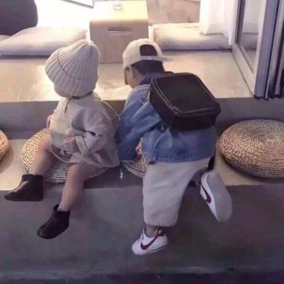 头像情侣图片一男一女分开 2