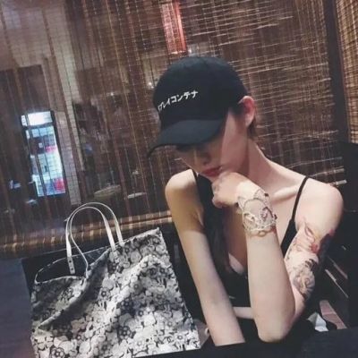 背后头像女 1