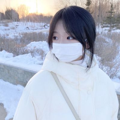 ins风格头像女戴口罩 5