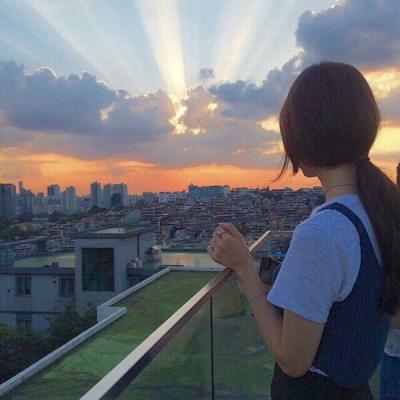 2023年微信新头像气质美女背影 1