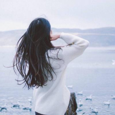 好看的头像图片女背影海边 1