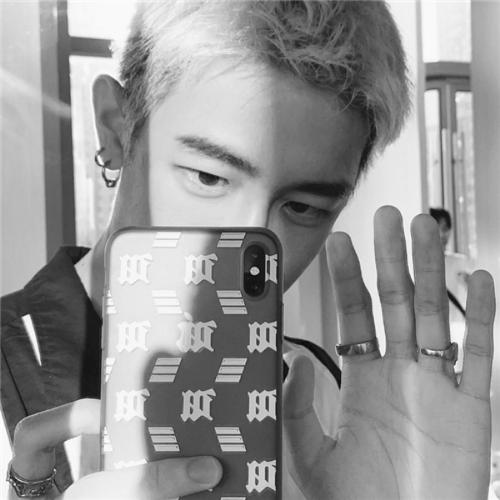 2023男头像黑白好看 10