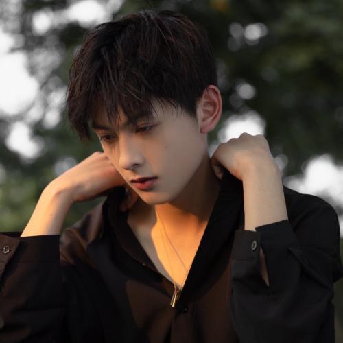 头像男真人冷酷帅气图片 8