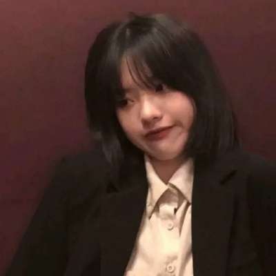 头像女生简单气质红色衣服 1