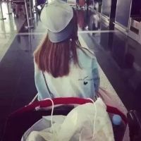微信头像背影女短发