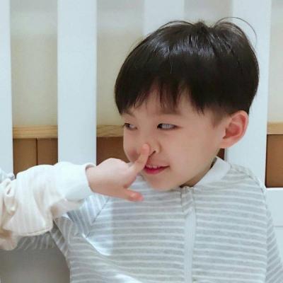 情侣头像女的拽着男的领带 2