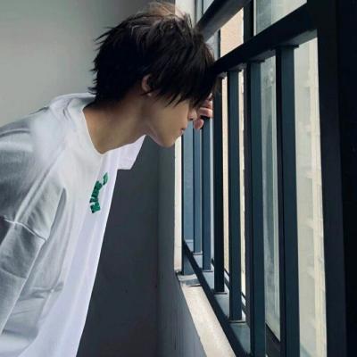 ins风高级男头像 5