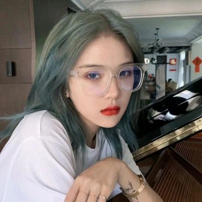 女生头像简单干净的 1