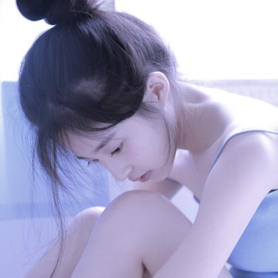 白底简约小清新头像 5