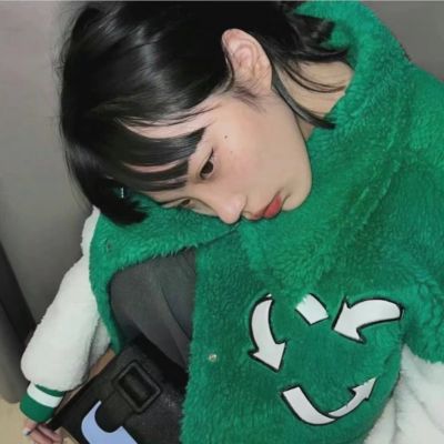 2023年超火的真人绿色头像女 4
