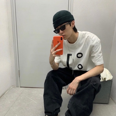 男士自拍头像拿手机 4