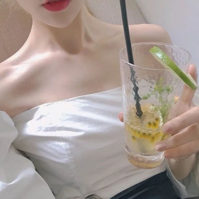 女生头像部位仙气锁骨