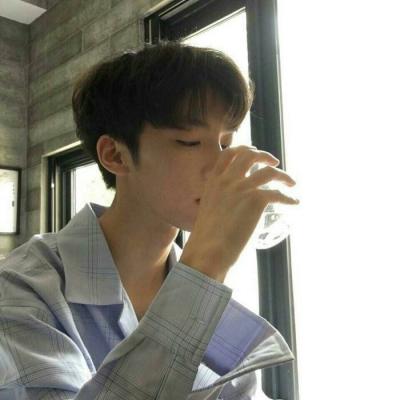 成熟有魅力的男头像图片 5