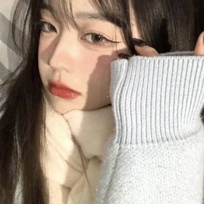 女生头像简单干净 3