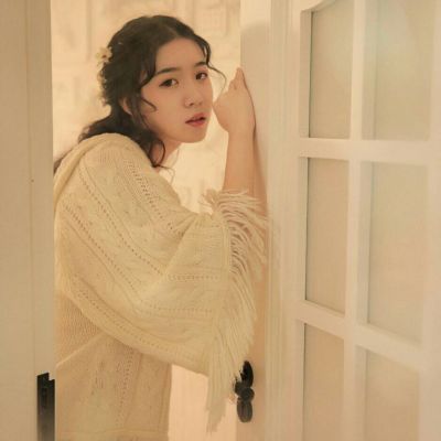 简历头像女 5