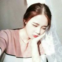 女生头像脸上带有图案 7