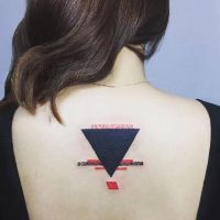 纹身图案女生头像 3