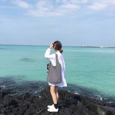 好看的头像图片女背影海边