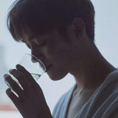 朋友圈微信头像下面的一排小字怎么设置 3