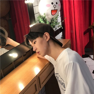 qq头像2023年最流行好看男生 8