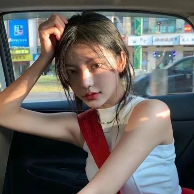 女生头像锁骨高级质感