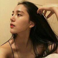 丧系头像强颜欢笑女 5