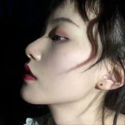 忧郁女生头像