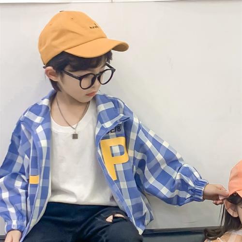 情侣头像大人牵小孩的