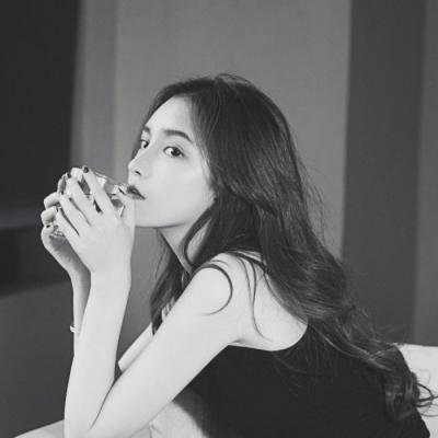 头像女生简单霸气高冷 1