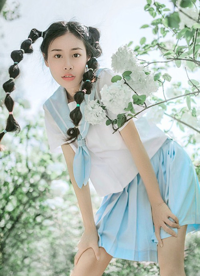 制服美女俏皮可爱个人写真图片 5