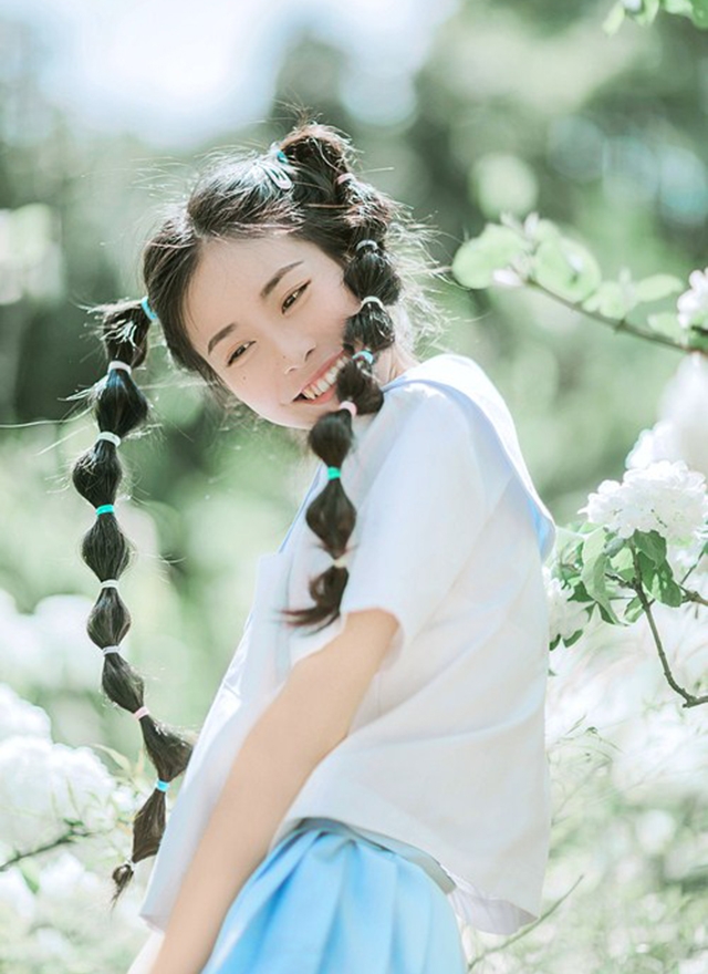 制服美女俏皮可爱个人写真图片 8