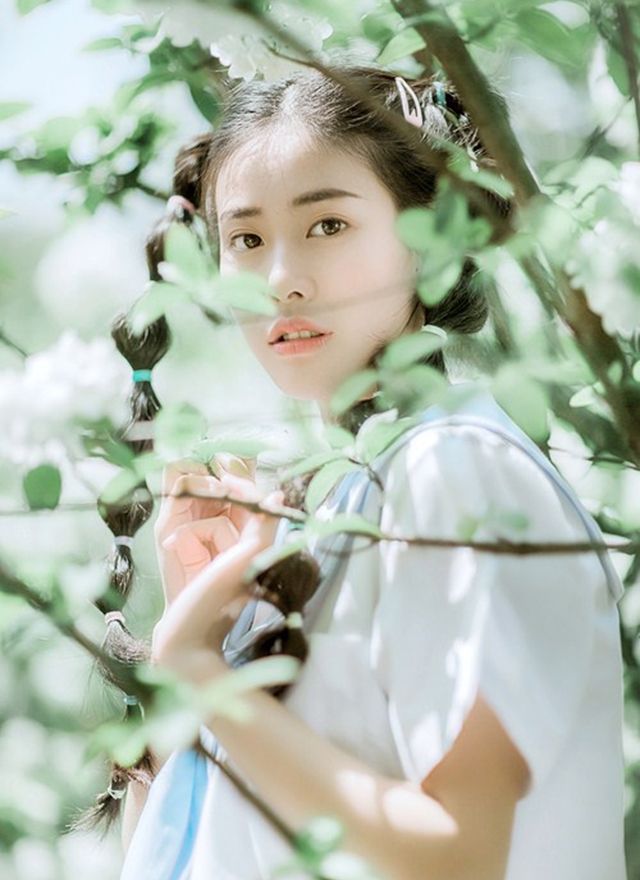 制服美女俏皮可爱个人写真图片 9
