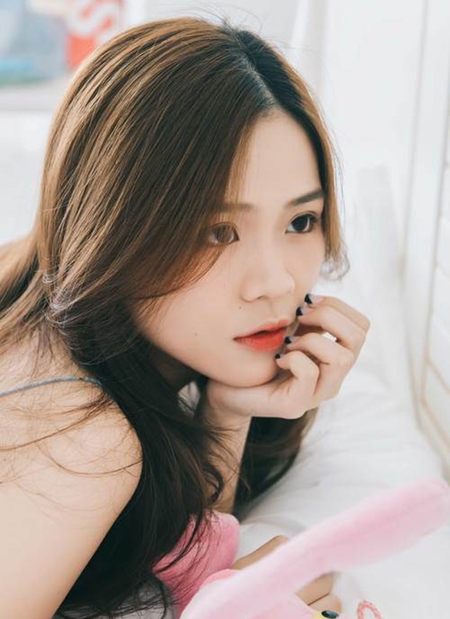 00后漂亮美眉明眸皓齿清纯写真 3