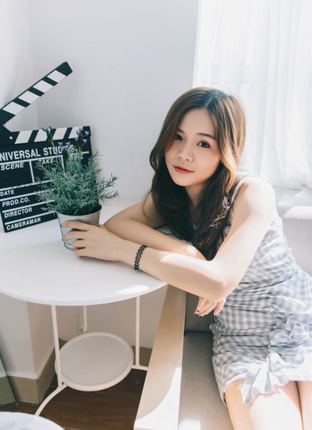 00后漂亮美眉明眸皓齿清纯写真 5