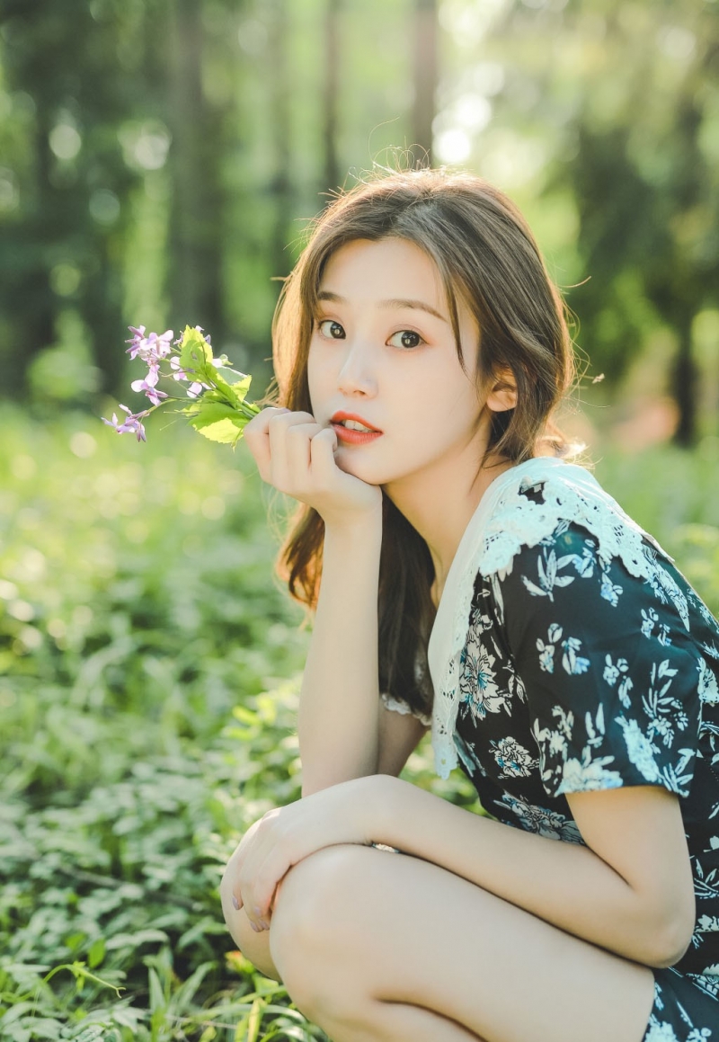 森系美女印花短裙甜美迷人写真 3