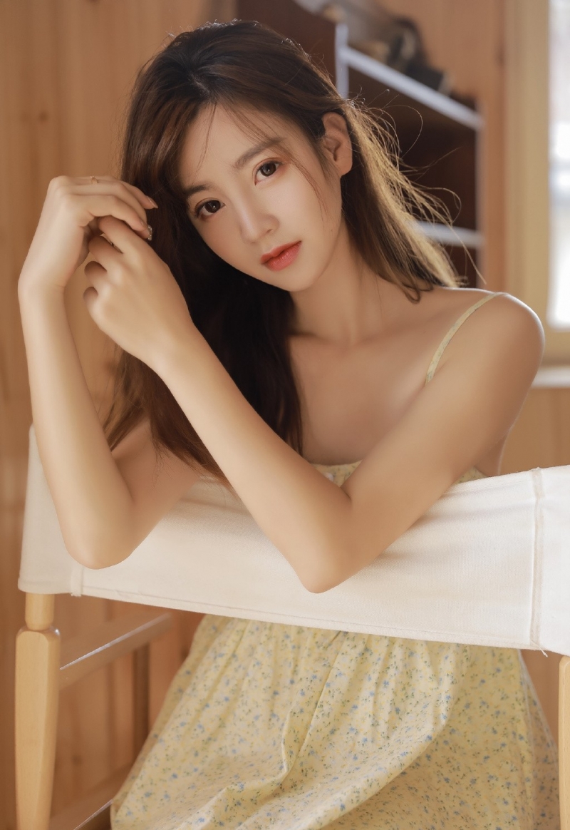 早安少女吊带睡裙慵懒随性写真 5