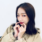 孟美岐红唇性感私服自拍照图片