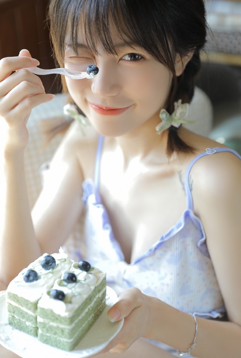 双马尾少女肌肤雪白光滑私房写真 2