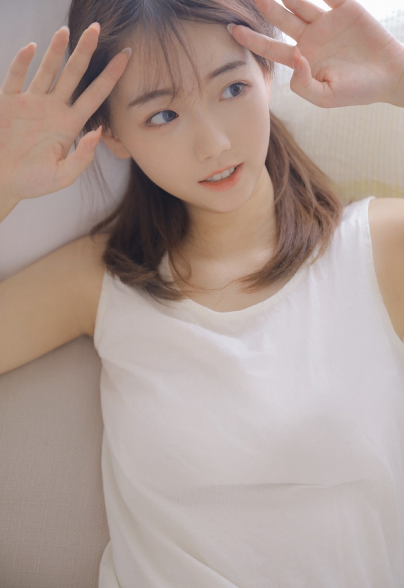 妙龄少女杏眼红唇明媚动人写真 4
