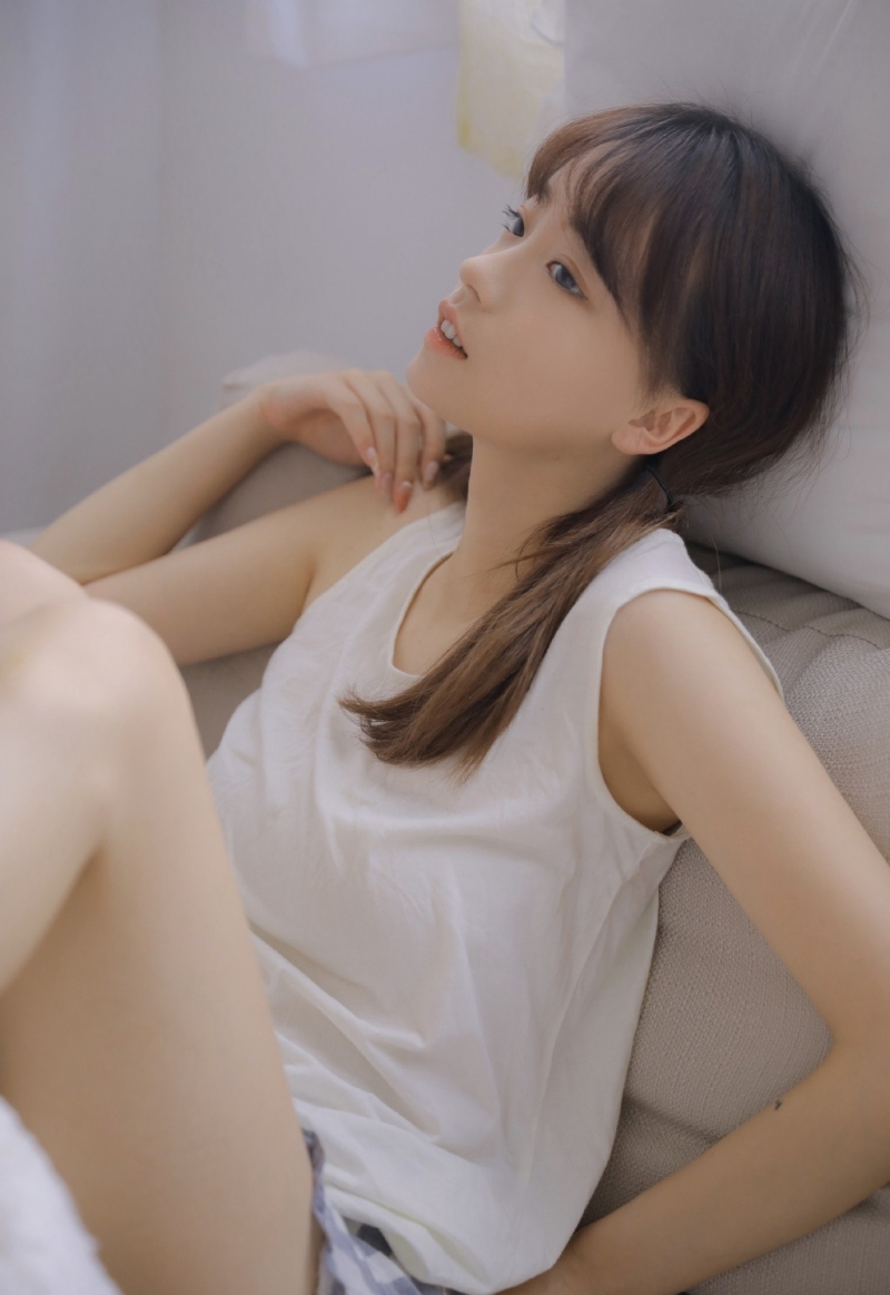 妙龄少女杏眼红唇明媚动人写真 8