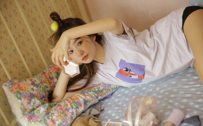 性感美人性格慵懒漂亮女生照片 4